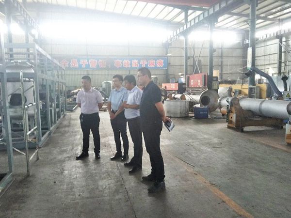 菏澤市高新區(qū)科技副主任曹萌博士親臨公司油氣回收生產(chǎn)車(chē)間