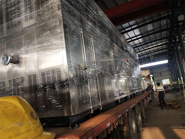 新疆客戶400立方油氣回收設(shè)備發(fā)貨現(xiàn)場