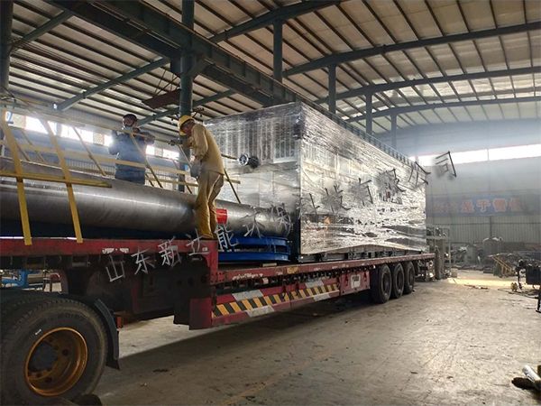 新疆客戶400立方油氣回收設(shè)備發(fā)貨現(xiàn)場